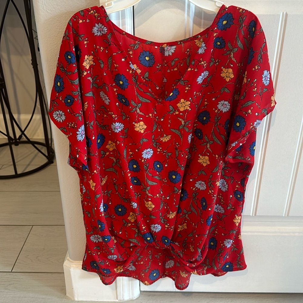 V neck floral tee